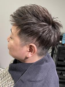 ホワイトメッシュのツーブロック束感アップバングスタイル - 理容室 hair studio ARUIM 代官山.恵比寿掲載