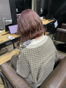 ホワイトグレージュ コンマヘア くすみカラー グレージュ - ARCANA 明治神宮前 表参道 原宿掲載