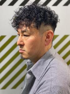 大人カッコいい20代30代スペインカール - BARBER-BAR 四谷店掲載