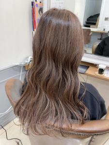 白髪ぼかしハイライト ミルクティーベージュ【横浜】w - Neolive aim 横浜店掲載