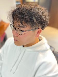 大人カッコいい20代30代ツイストパーマスタイル - BARBER-BAR 四谷店掲載