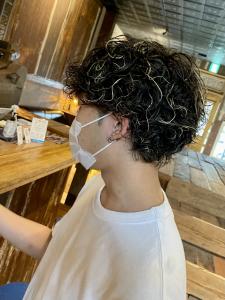 プードルパーマ　ホワイトメッシュ　カーリーパーマ - L.A BARBERSHOP 大津店掲載