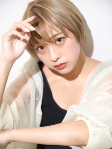 #ホワイトグレージュ #美髪 #マッシュショート - HELME　なんばマルイ掲載