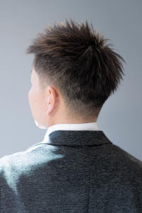 ツーブロック刈り上げアップバング束感ショートメンズ - 理容室 hair studio ARUIM 代官山.恵比寿掲載