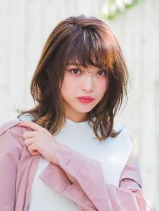 ミディアムレイヤー外ハネウルフ20代30代 - LAKA TOCCA掲載