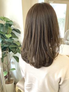 柔らか透け感オリーブグレージュストレートヘア40代梅ヶ丘 - CHAINON掲載