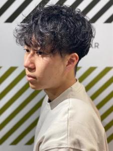 大人カッコいい20代30代クセ毛風カール - BARBER-BAR 四谷店掲載