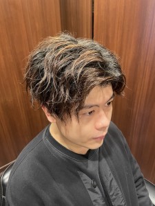 縦落ちソフトツイストスパイラルパーマ - ヒロ銀座ヘアーサロン 麻布乃木坂 六本木駅前店掲載