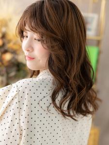 透けバングくせ毛風ふわふわエアリーミディ　ゆる巻きロング - COVER HAIR bliss 上尾西口店掲載