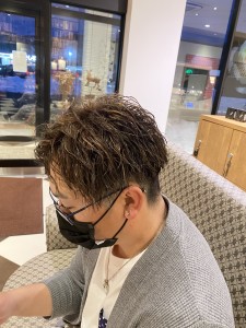 波巻きツイストスパイラルパーマセンターパートマッシュ - Reve by Lond掲載