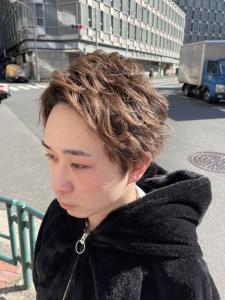 動きMAXパーマ風スタイル - メンズ専門理容室 BroTokyo BARBERSHOP 銀座店掲載