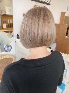 前下がりグラデーションボブハイトーンストレート50代梅ヶ丘 - CHAINON掲載