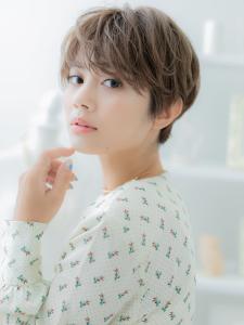 外国人風大人ハイライト小顔くせ毛ショート　耳だしショート - mod's hair 越谷西口店【モッズヘア】掲載