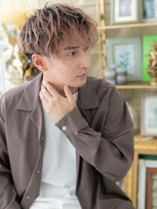 ハイトーンカラー外国人風ミディアムパーマ　ゆるふわ巻き - COVER HAIR bliss 大宮西口店【カバー ヘア ブリス】掲載