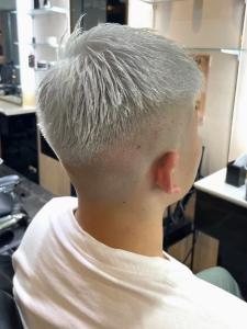 ホワイトシルバー　フェードカット　アップバング　【札幌】 - THIS IS BARBER掲載