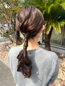 　ポニーテール　編み下ろしヘア　編み込み　ローポニー - NAKAO COIFFURE掲載