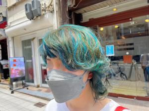 グリーンとブルーのハイライト＠アシメボブ - DANTE hair掲載