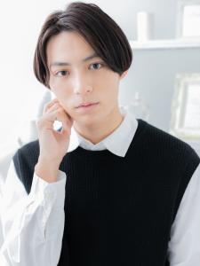 ナチュラルマッシュヘア―黒髪センターパート　シアーグレージュ