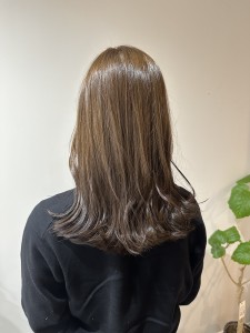 グリーンベージュ - 女性専用髪質改善酸性縮毛矯正専門店LIRA掲載