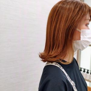 グロッシー・オレンジ肩レングススタイル - LOHAS Hair ANGIE掲載