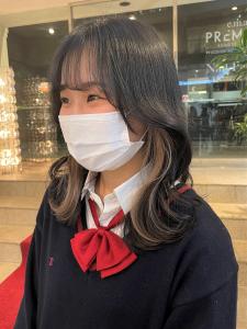 ホワイトベージュインナーカラー×くびれセミロング - e.m.a PREMIUM BEAUTY SALON掲載