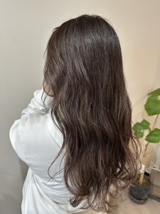 白髪ぼかしのハイライトで透明感抜群 - 女性専用髪質改善酸性縮毛矯正専門店LIRA掲載