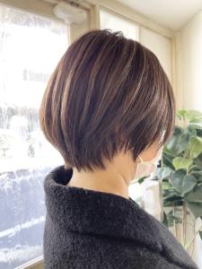 小顔みえ骨格補正丸みショート白髪ぼかし40代髪型梅ヶ丘美容室 - CHAINON掲載