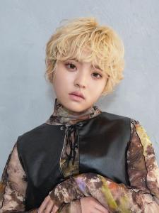 ニュアンスパーマの無造作ショート - EARTH coiffure beaut? 笛吹店掲載