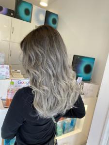 ホワイトバレイヤージュ！ - K&K hair design つつじが丘店掲載
