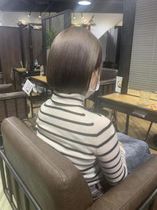 ホワイトグレージュ コンマヘア くすみカラー グレージュ - ARCANA 明治神宮前 表参道 原宿掲載