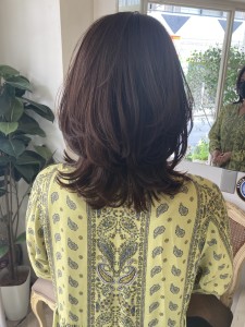 2023年人気ヘアスタイル上品レイヤーの大人くびれミディアム - CHAINON掲載