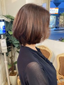 大人可愛いひし形シルエットのグラデーションボブ明るめベージュ - CHAINON掲載