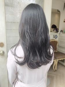 ダークグレージュ外巻き重めロング、紫外線対策色待ちヘアカラー - CHAINON掲載