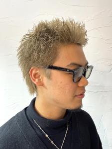 スパイキーショート　アップバング　ブリーチカラーブロンド - THIS IS BARBER 2nd掲載