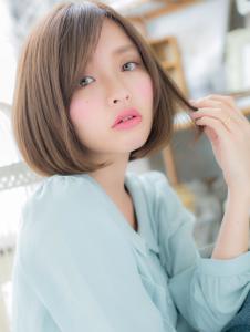 大人ガーリー前下がりナチュラルぶつ切りボブ　シルキーベージュ - mod's hair【モッズヘア】越谷/越谷西口店掲載