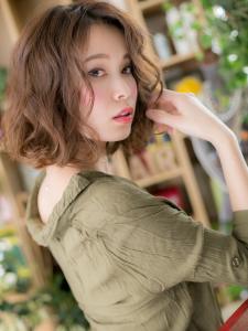 かきあげ前髪小顔前下がりくせ毛風大人ボブミルクティアッシュ - COVER HAIR & SPA bliss【カバーヘア アンド スパ ブリス】浦和/浦和西口店掲載