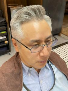 ビジネス七三スタイル　グレイヘア　40代50代