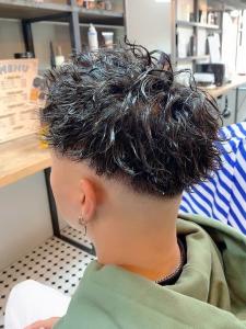 ツイストスパイラルパーマ　ツーブロック　スキンフェード - 完全個室 THIS IS BARBER 3rd掲載