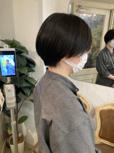 顔周り長めの小顔ショート黒髪耳かけショート伸びてもまとまる - CHAINON掲載