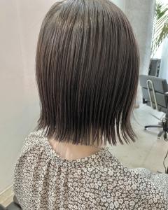 【ぱつっと】重すぎない　切りっぱなしボブ　カーキグレージュ - ease et motion掲載