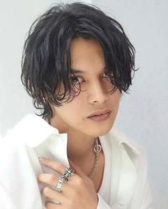 センターパートウルフ緩めツイストスパイラル - メンズヘア整形サロン GOALD 京都掲載