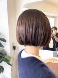 簡単スタイリングでできるミニボブヘアスタイルモカグレージュ - CHAINON掲載