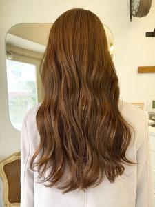 ミルクティーベージュブリーチなしカラーロングヘア梅ヶ丘美容室 - CHAINON掲載