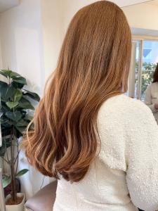 ハイトーン白髪ぼかしのハイライトツヤツヤロングヘア梅ヶ丘 - CHAINON掲載