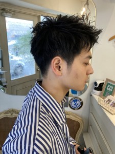 黒髪短髪アップバングの刈り上げ2ブロックワックス仕上げメンズ - CHAINON掲載