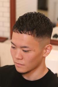 梅雨時期にも人気 アイロンパーマ - Third Place掲載