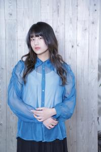前髪ありのコテ巻きレイヤースタイル！ - feel.a レキシントンプラザ店掲載