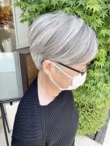 白髪ヘアもオシャレに！ - EMU international 春日部本店掲載