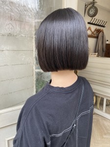 シンプルなフラットボブコスメストレートで乾かすだけスタイル - CHAINON掲載