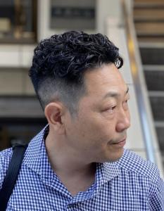 イケオジビジネスマン　かきあげオールバックパーマ - ドルクス日本橋掲載